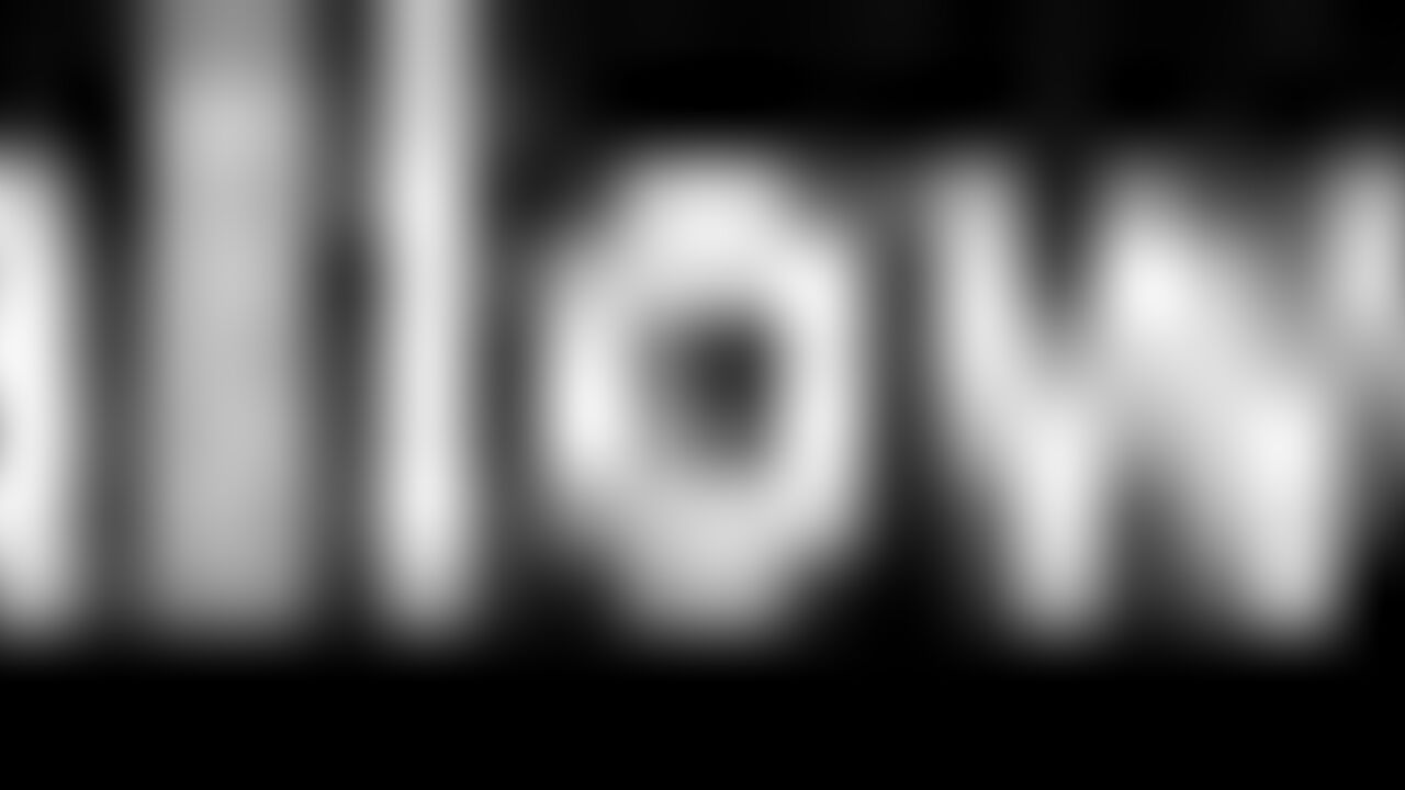 LucyScat1a gets her holes drilled in hardcore scat porn