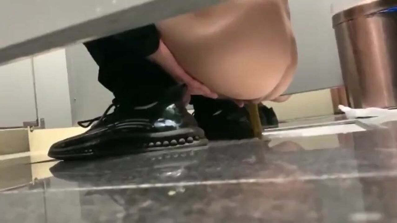 Watch this voyeuristic dude scat in the toilet while he watches and masturbates to his filthy ass