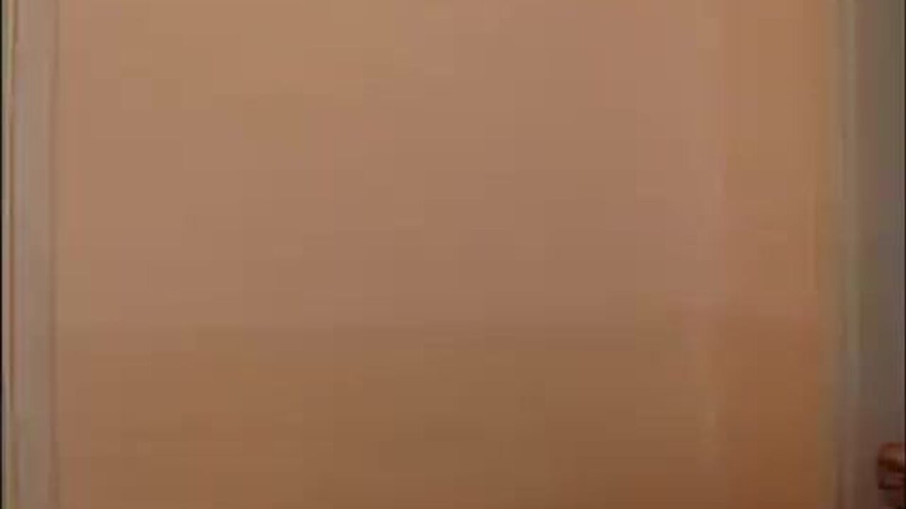 Watch this slutty babe scat on the floor like a pro