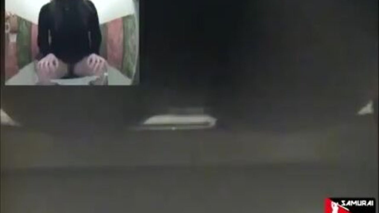 Watch this Japanese slut get down & dirty in the toilet