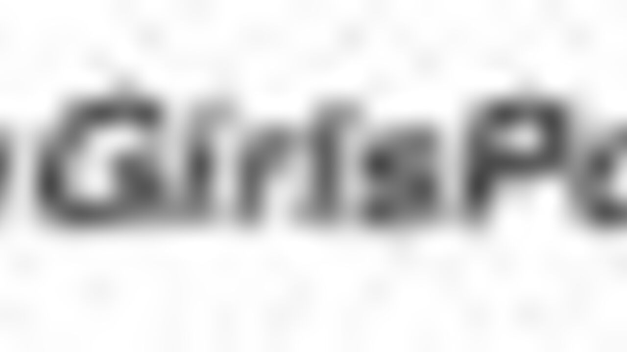 Denver3 gets her scat off with some wild scat action and dirty porn