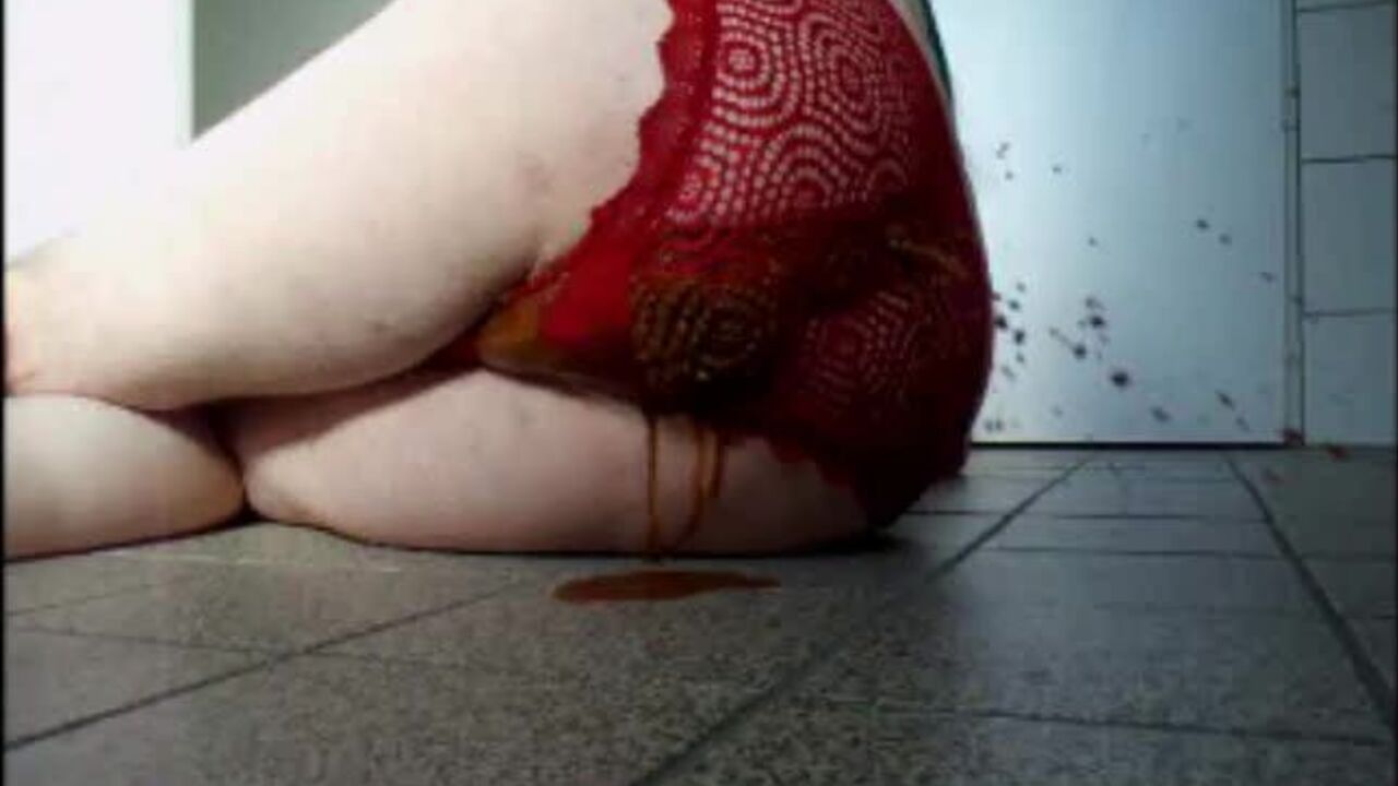 Eneema, the kinky babe, gets her scat filled with cum by Singelmann