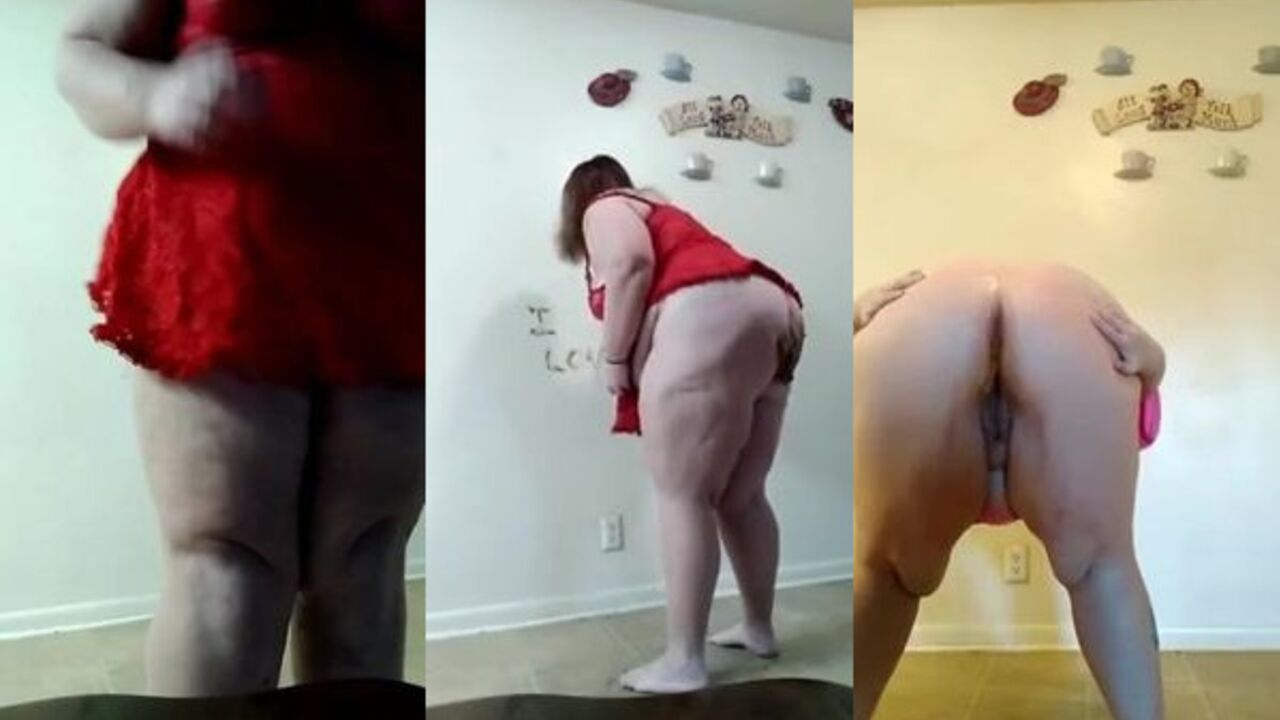 Mollige gets her scat wet and wild in this hot poop video