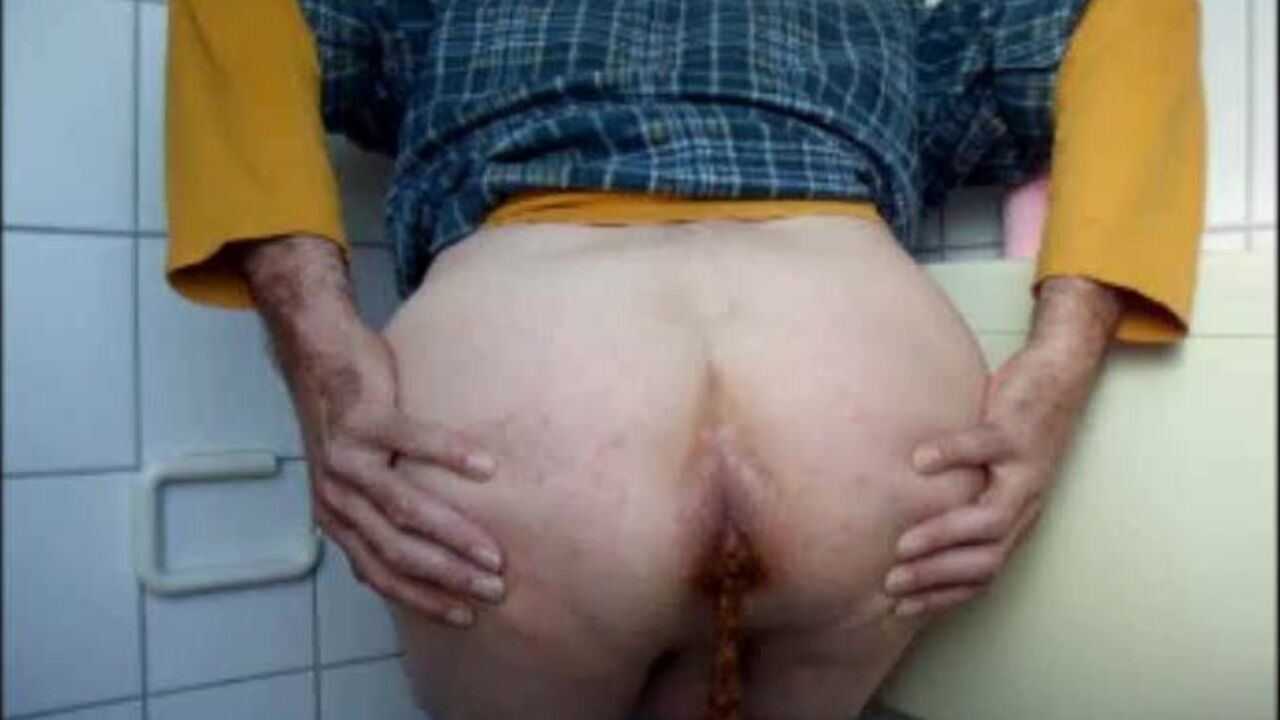 Klo: A wild, all-girl abkacken party in all-girl scenes