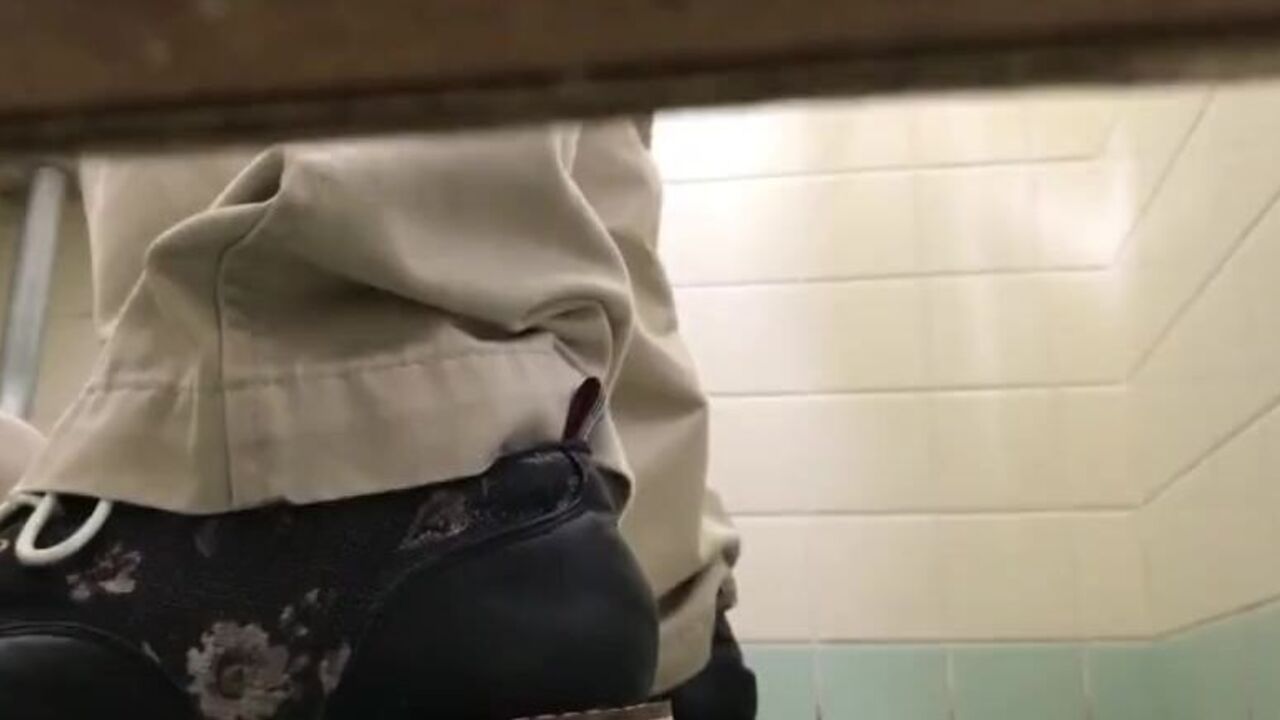 Watch this voyeuristic guy take a load in his scat while squatting in the toilet