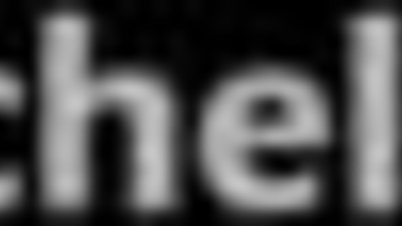 Watch these filthy sluts scat and shitting in CE946F2 video