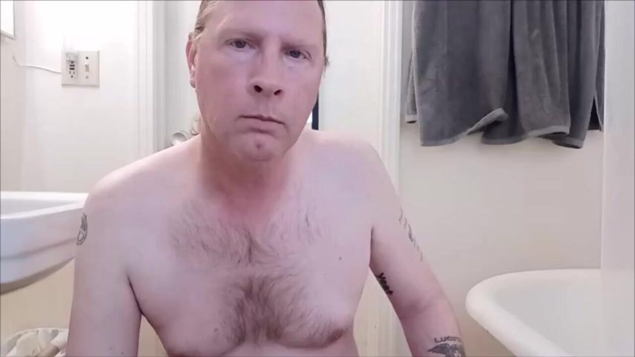 Amateur chick misses her explosive scat with messy handjob