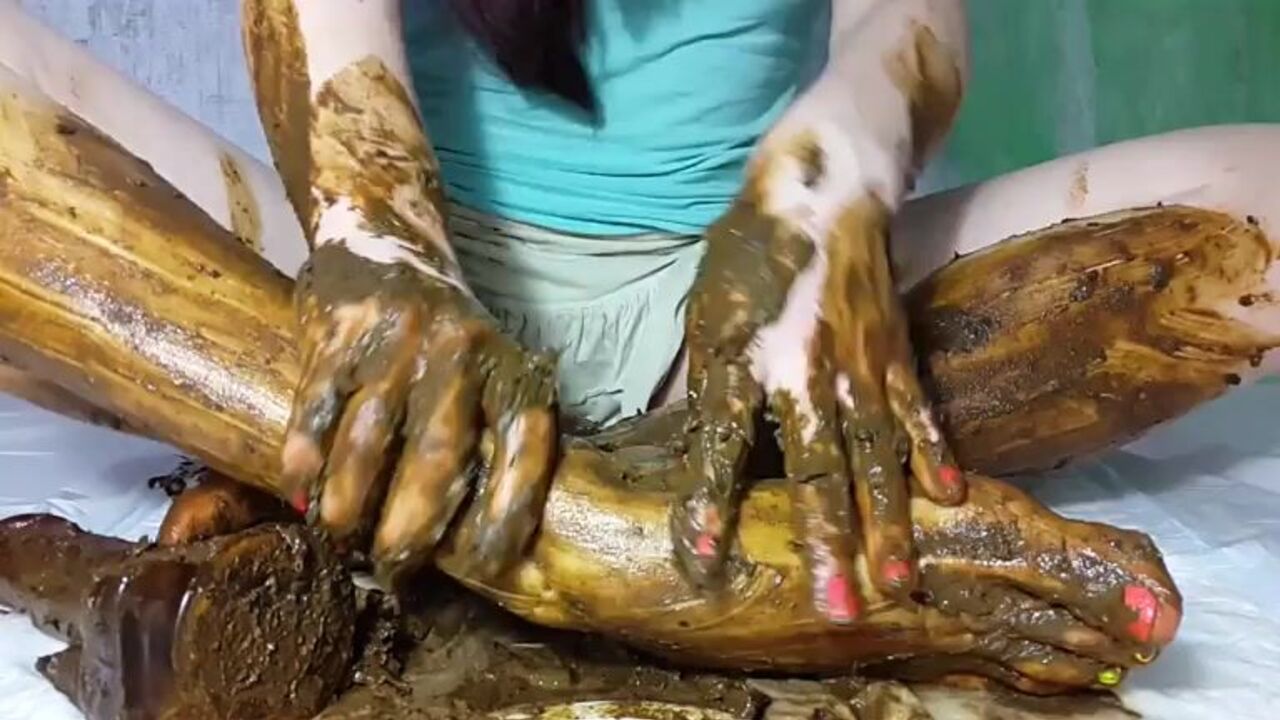 AnnaMy scat and fisting skills are put to the test on a hot webcam show