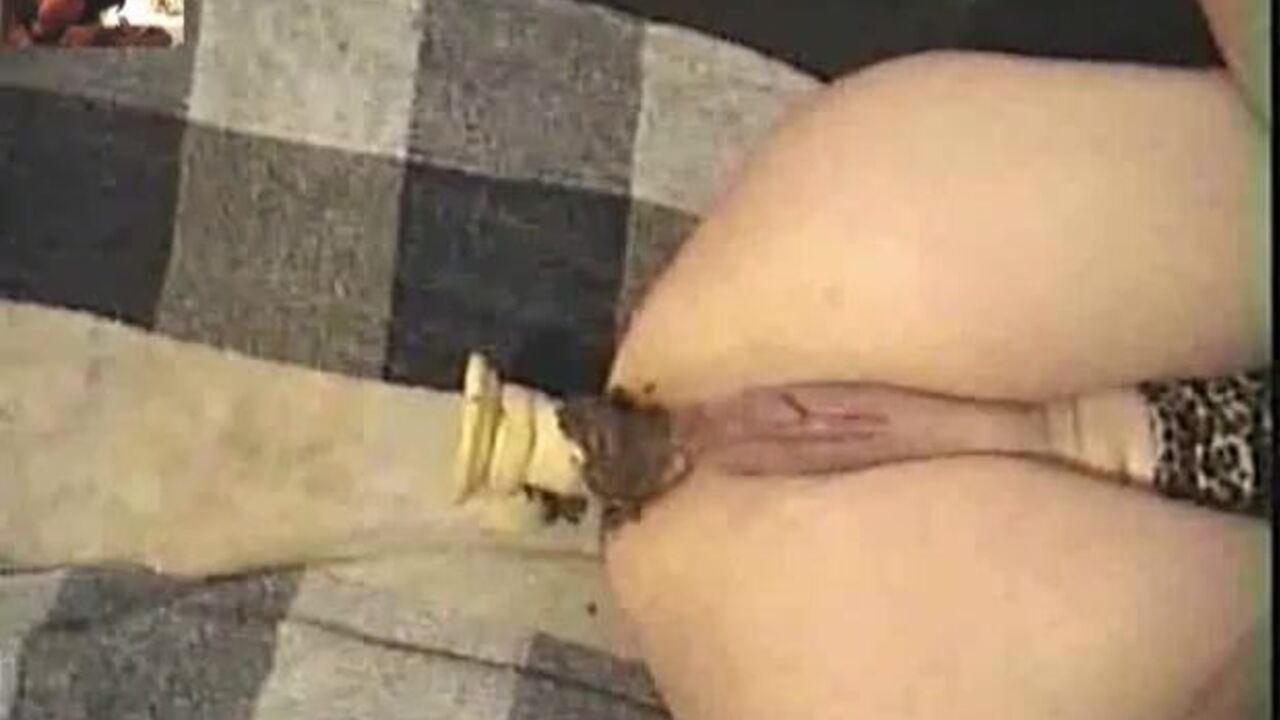 Scatty Zwijntje gets her filthy mouth and scat filled with a hot load