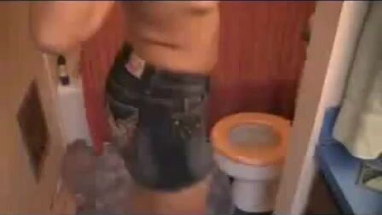 Watch Naomi On the Toilet, the Ebony Goddess, pee all over the place