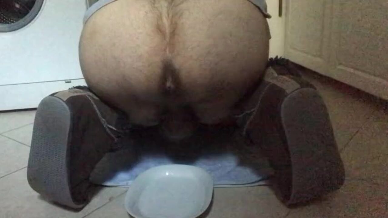 Watch this scat-loving dude moan while tasting his long soft hair and beard