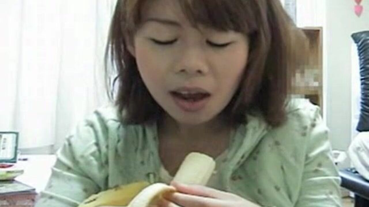 Watch this Asian slut get her scat fucked and scatmed in this poop video