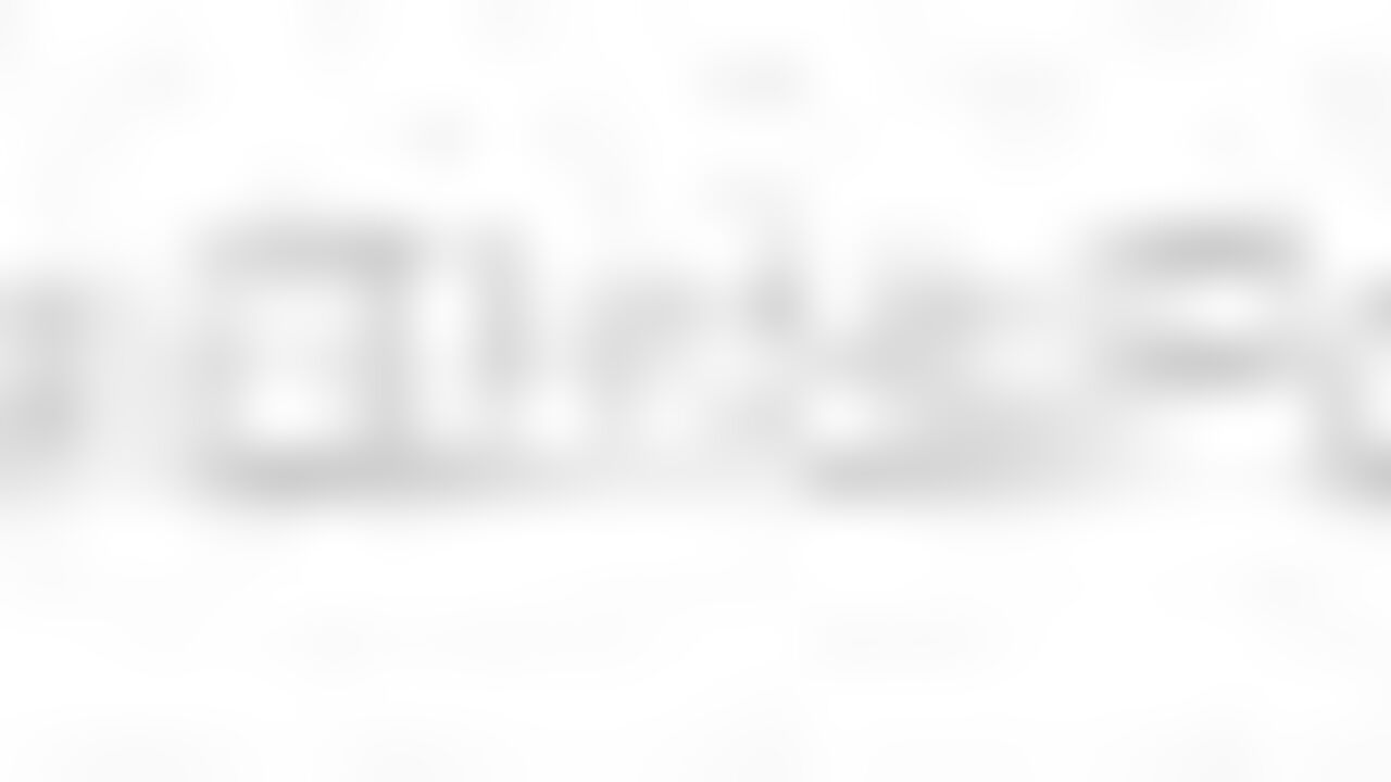 Jasmine, the scat porn slut, gets off on getting her pussy and ass stuffed