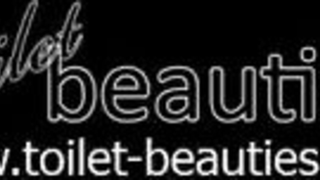 Watch these extreme scat women get wild with pee and vomit