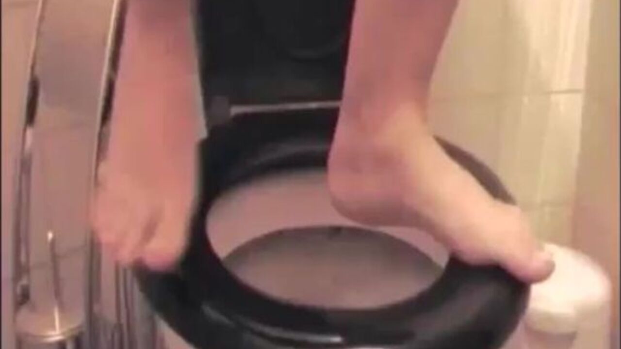 Watch this filthy woman pee and scat in the toilet like a pro