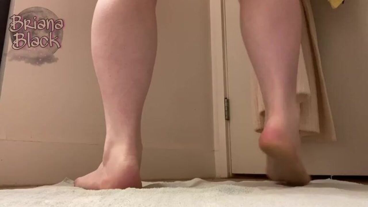 Watch this smooth and shiny scat get drenched in golden showers