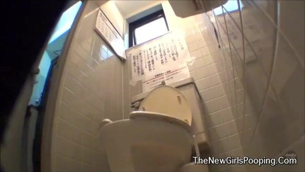 Watch this Japanese babe get her pussy and asshole filled with hot jizz in the toilet bowl!