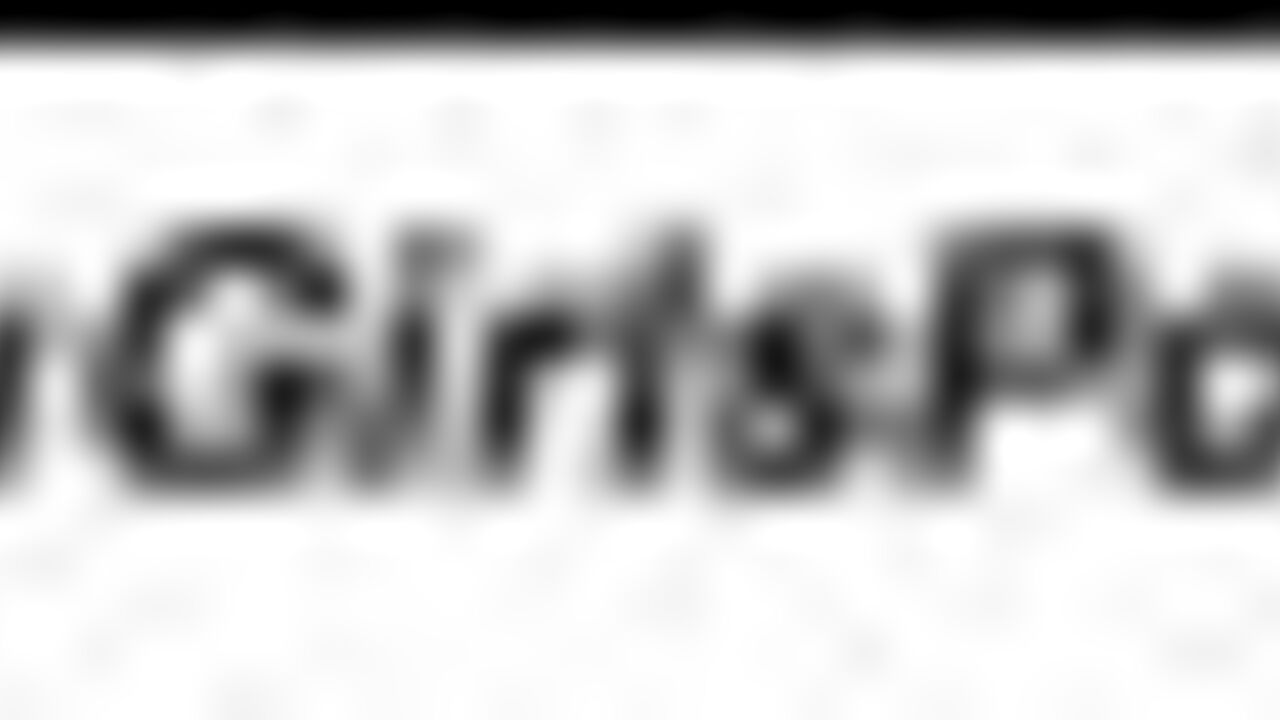 Voyeur watches scat porn & gets off hard with her favorite toy