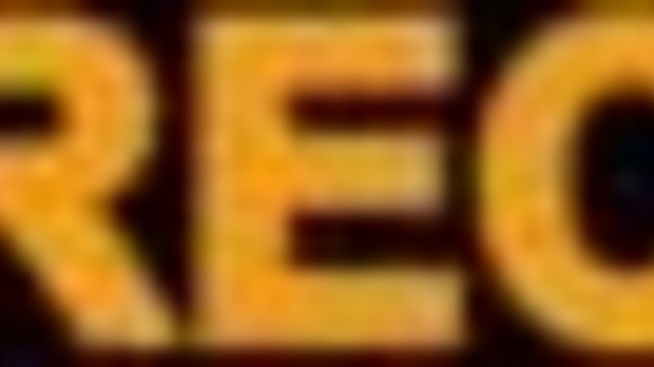 Watch this filthy slut scat in the morning like a pro