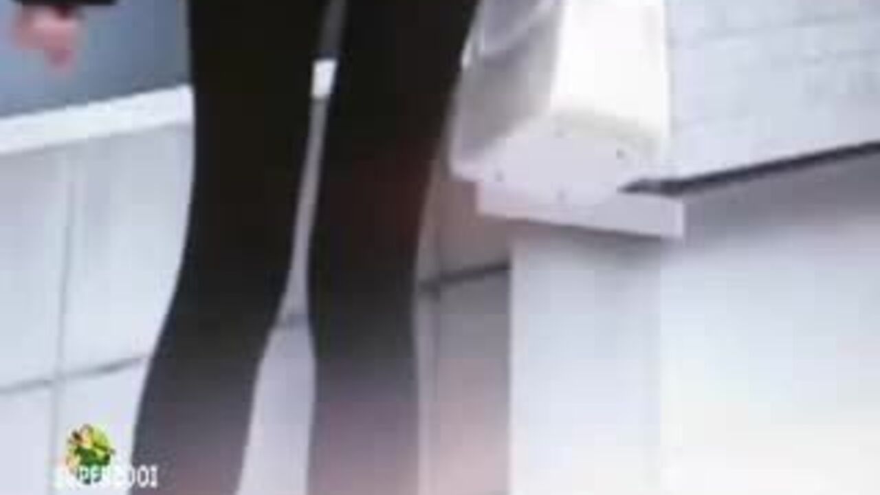 Public scat porn: A slutty girl gets down and dirty in public