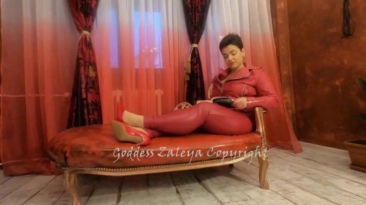 Watch this filthy porn video of a scatty babe getting her ass reamed and reeking with her own warm pee