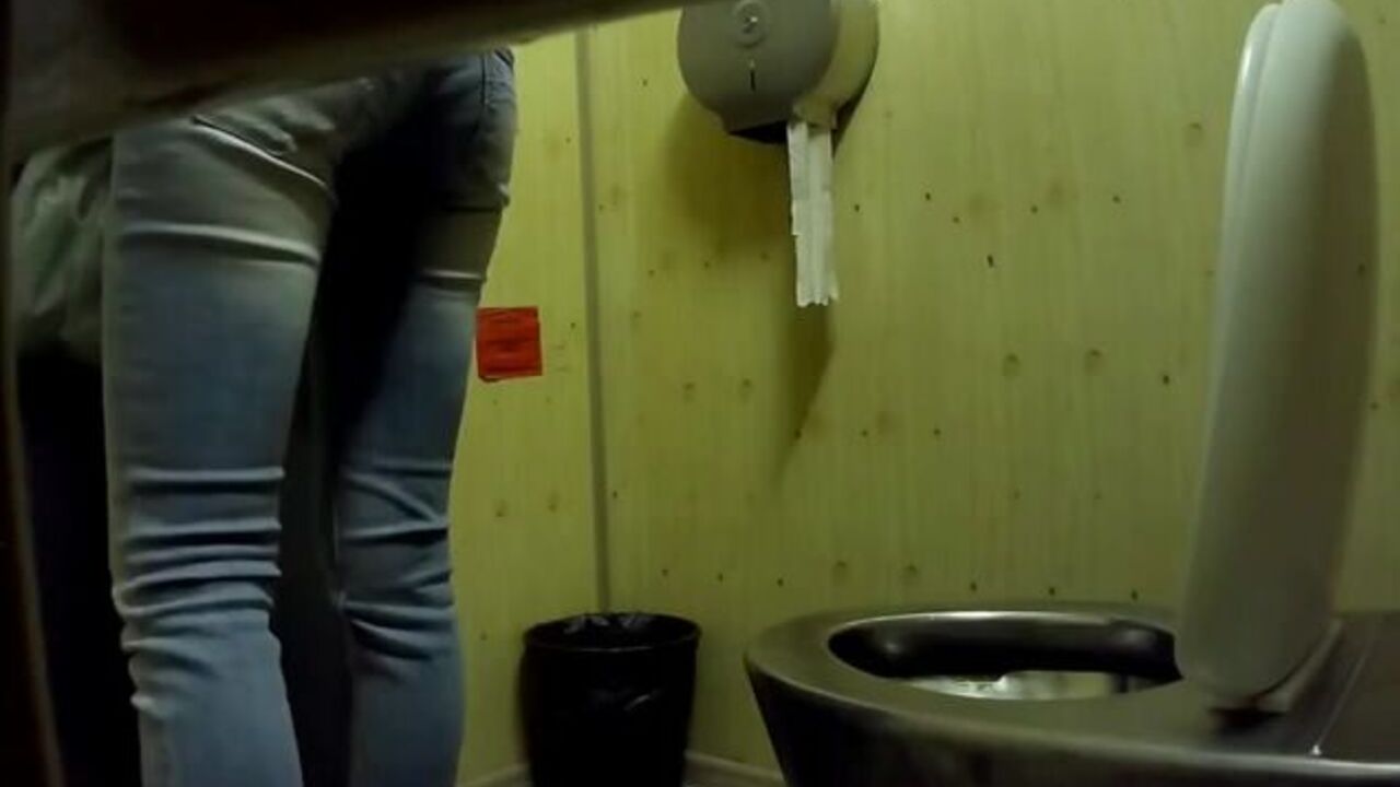 Watch this kinky scat porn video with a kinky scat girl getting her ass pumped full of gas