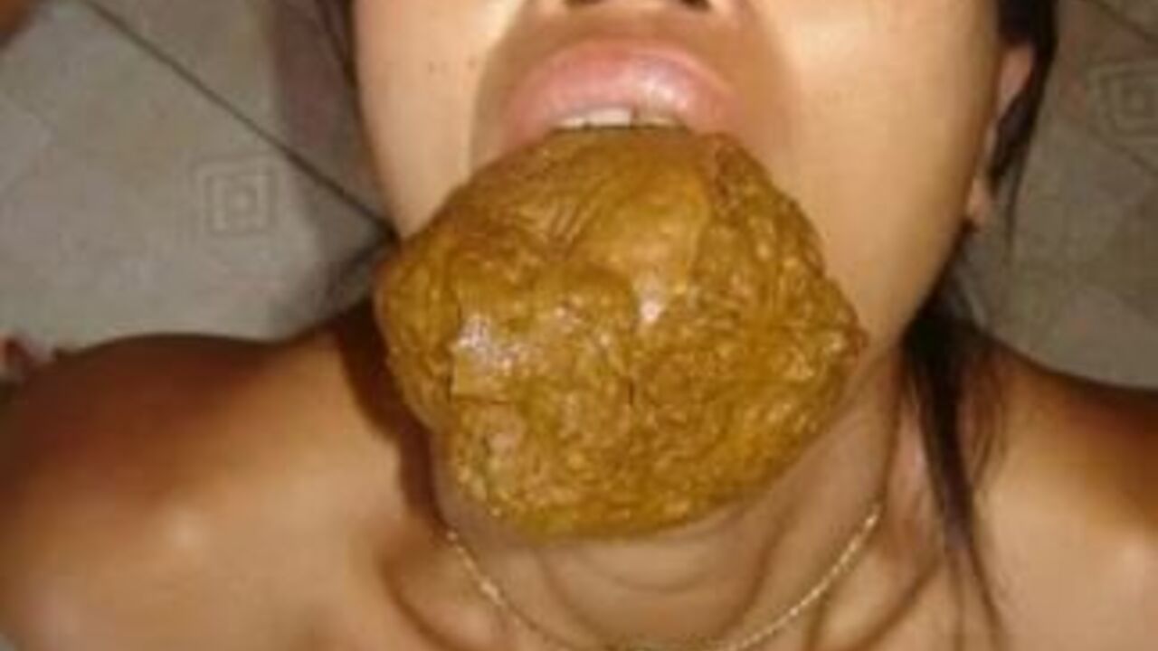 Watch Scat Queen devour pooped-out kaviar while getting her mouth filled with juicy jizz