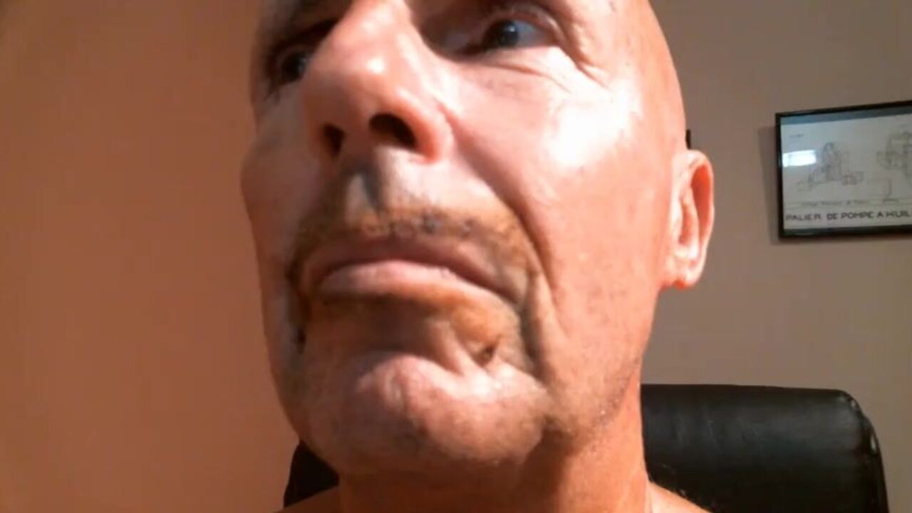 Mature babe gets bizarre with dildo and takes a dump