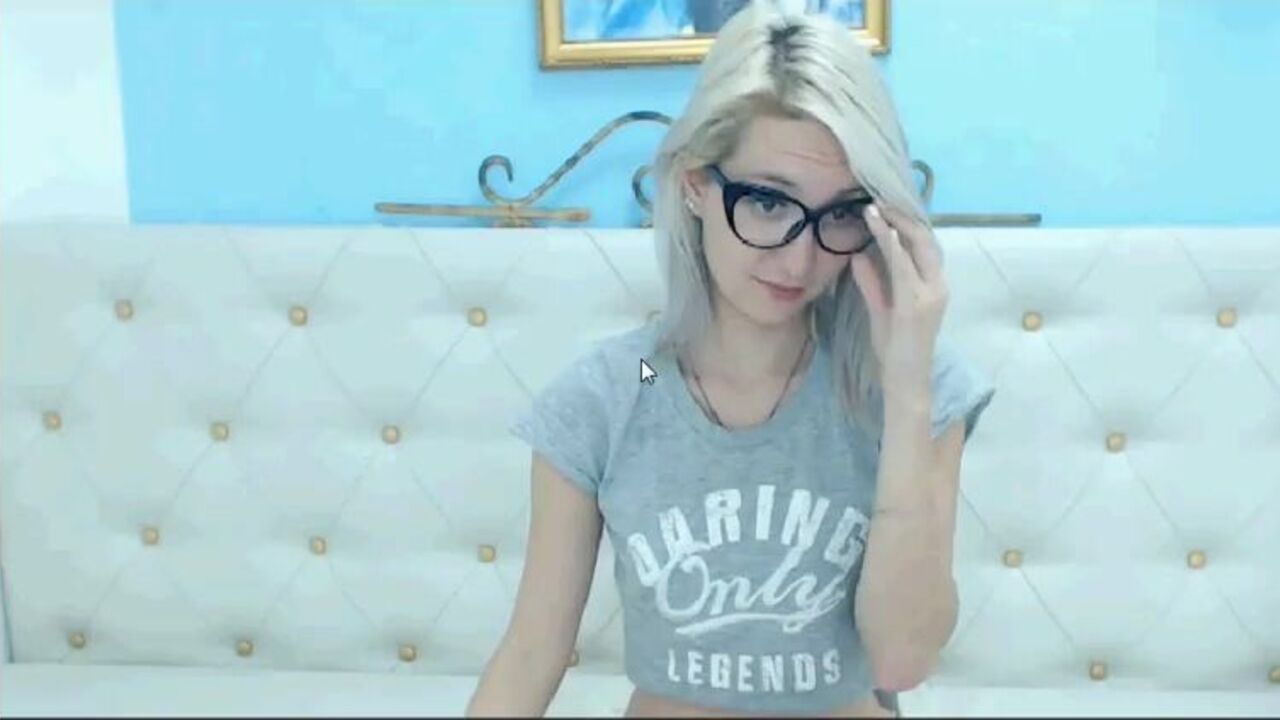 Lexymoon gets her filthy mouth and hands on as she sucks her own asshole