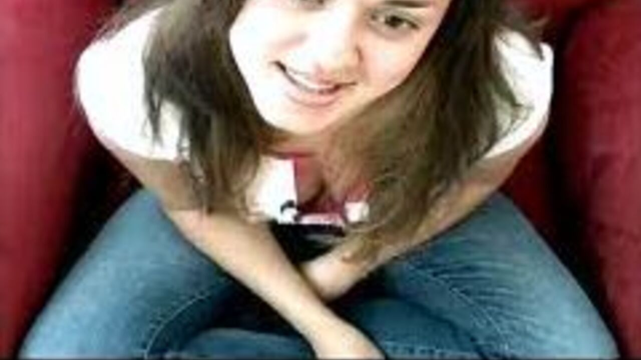 Kylee Annah Kamryn is a filthy slut who loves to get her scat off