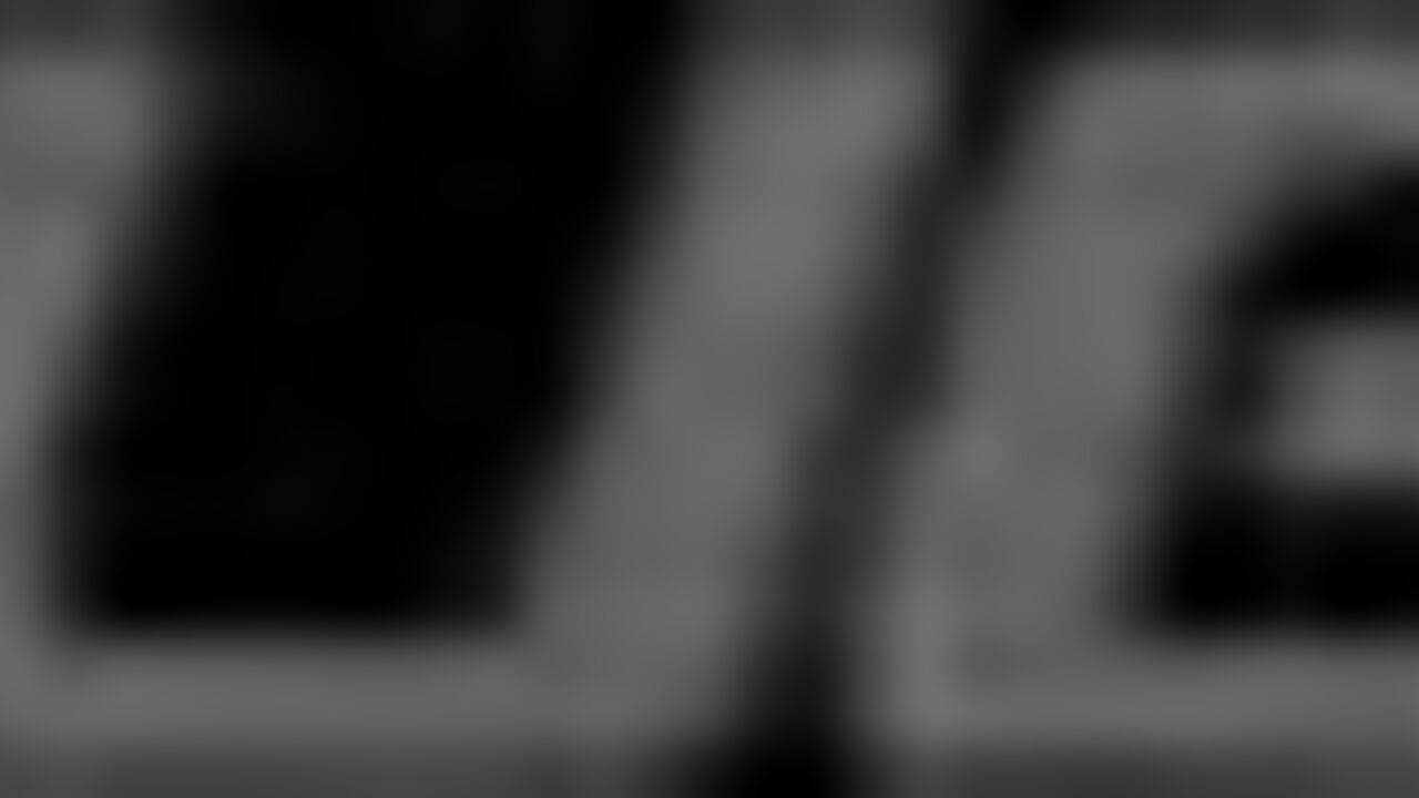 Watch this Japanese schoolgirl scat and then get her ass drilled on school days