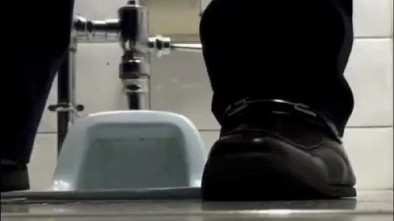 Watch this voyeuristic guy take a piss in a squat toilet