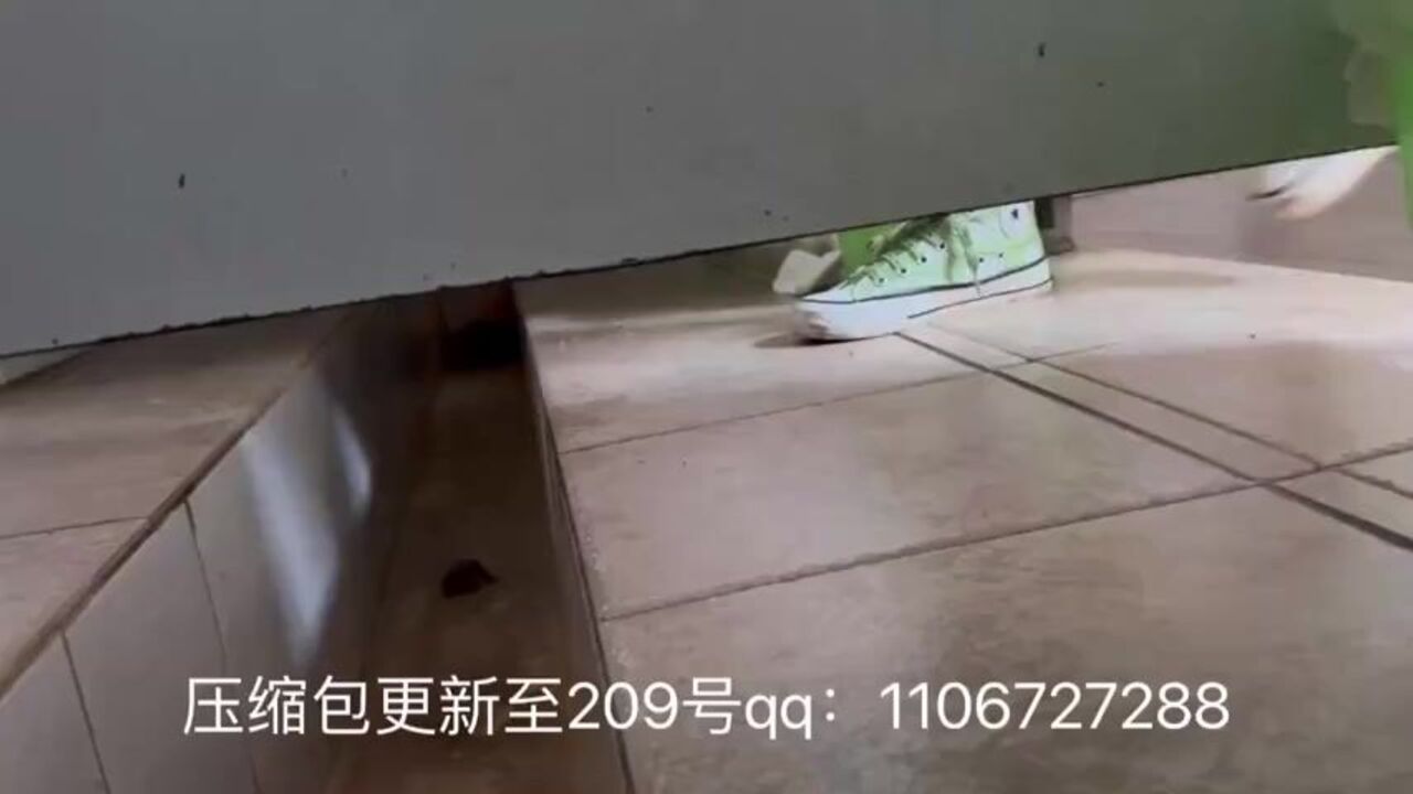 Watch as dirty Chinese girls scat in the toilet and get their faces splattered with jizz