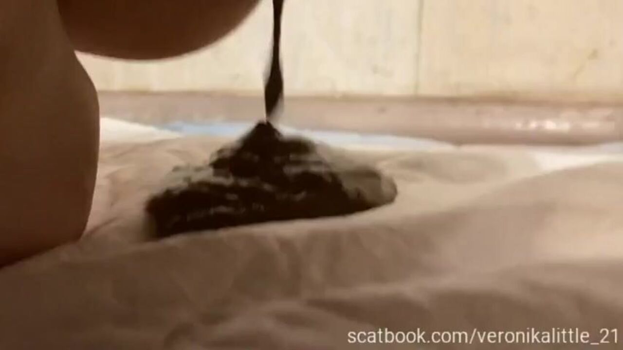 Watch this kinky teen slut get her scat off in this hot video