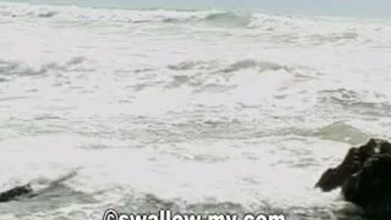 NadiasTubecom: Scat Lucy Eats the Beach in Hardcore Fucking Porno