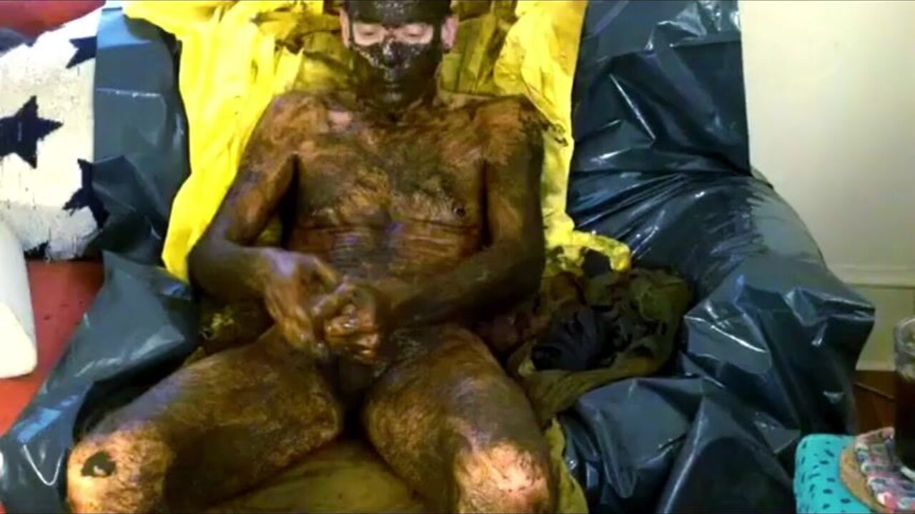 Watch as this guy masturbates naked and gets covered in his own filthy scat