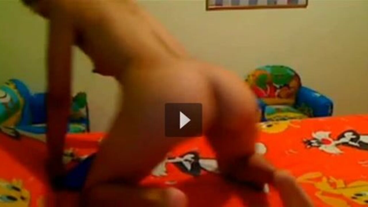 Watch this young Colombian babe scat & eat her own filth like a pro