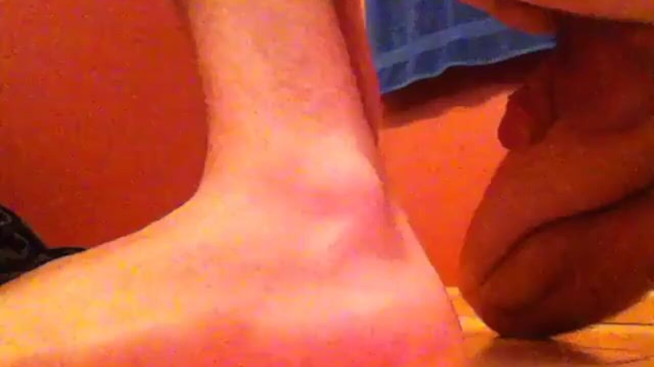 Watch this anonymous guy get off on scat porn and wank it in secret