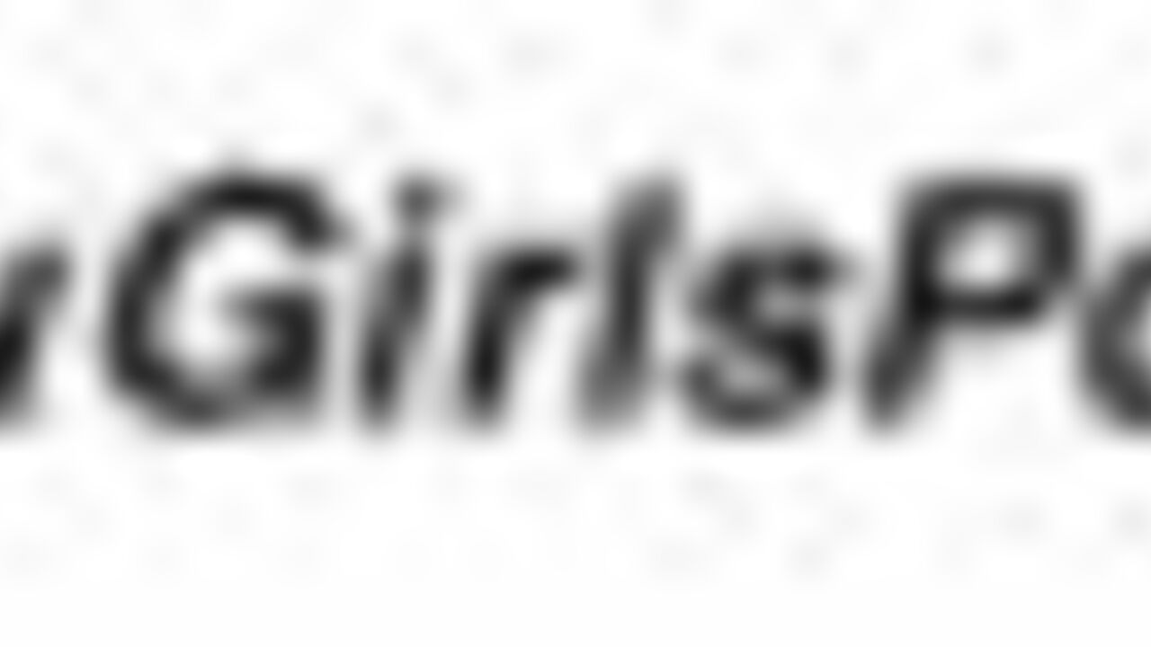 Watch this dirty scat porn as a pathetic table slave gets pumped full of warm pee