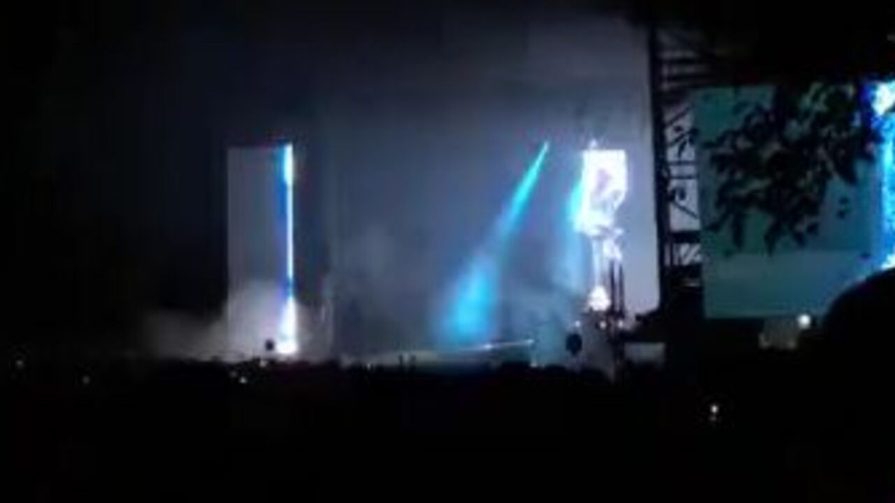 Watch scat-fetish-loving Ella Gilbert getting her asshole pumped on the sofa