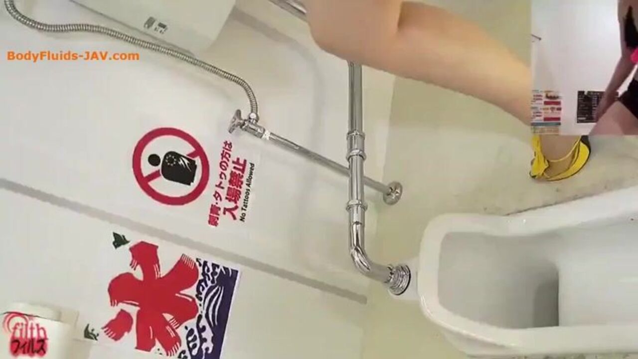 Watch these filthy sluts scat and get off in a wild scat video