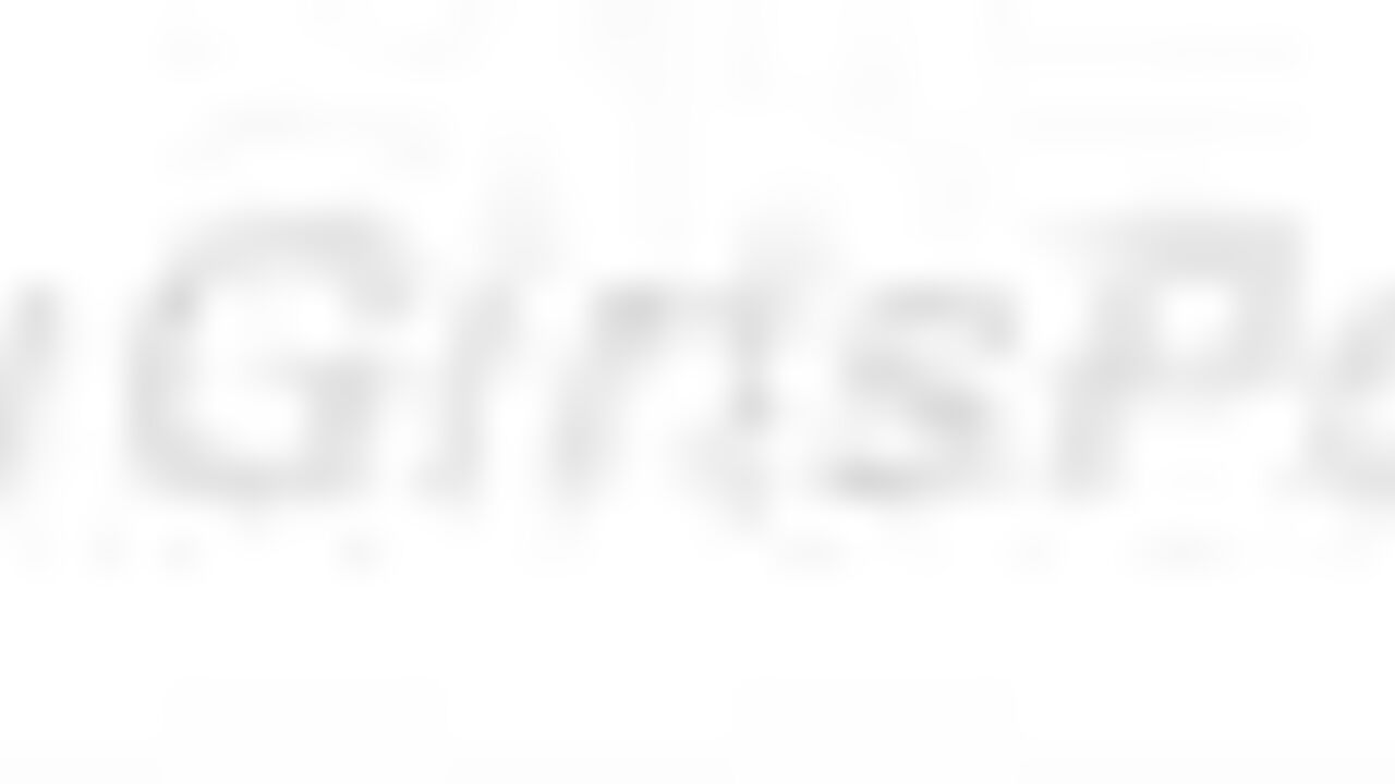 Olivia Cagando craves her virtual friend's scat fetish & cums hard