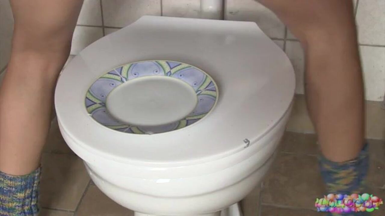 Poopied up slut gets her scat cleansed and fucked hard