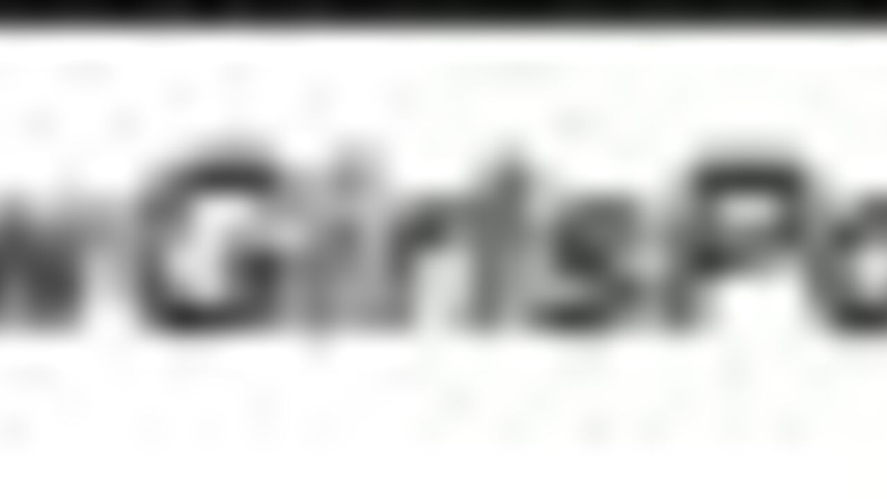 Watch a kinky public toilet slut scat & pee in public like a pro!