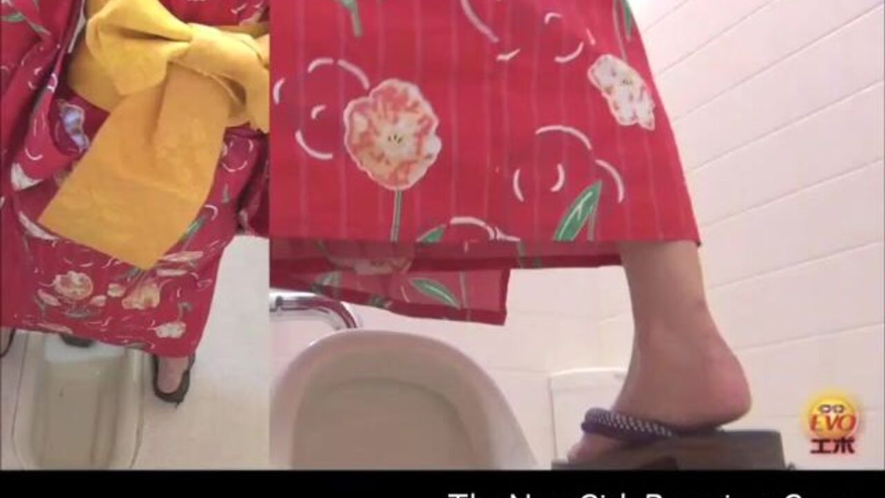 Watch this Japanese slut scat and pooped in a toilet