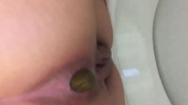 Homemade video of shitting cute girl - Pooping, pissing girls and scat porn videos PooPeeGirlsCommp4