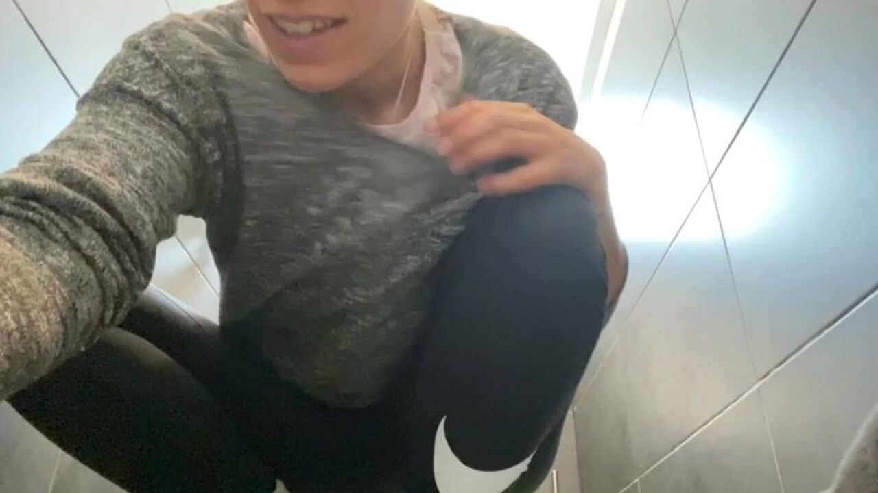 Watch Linda's massive plate filled with scat and pooped out like never before!