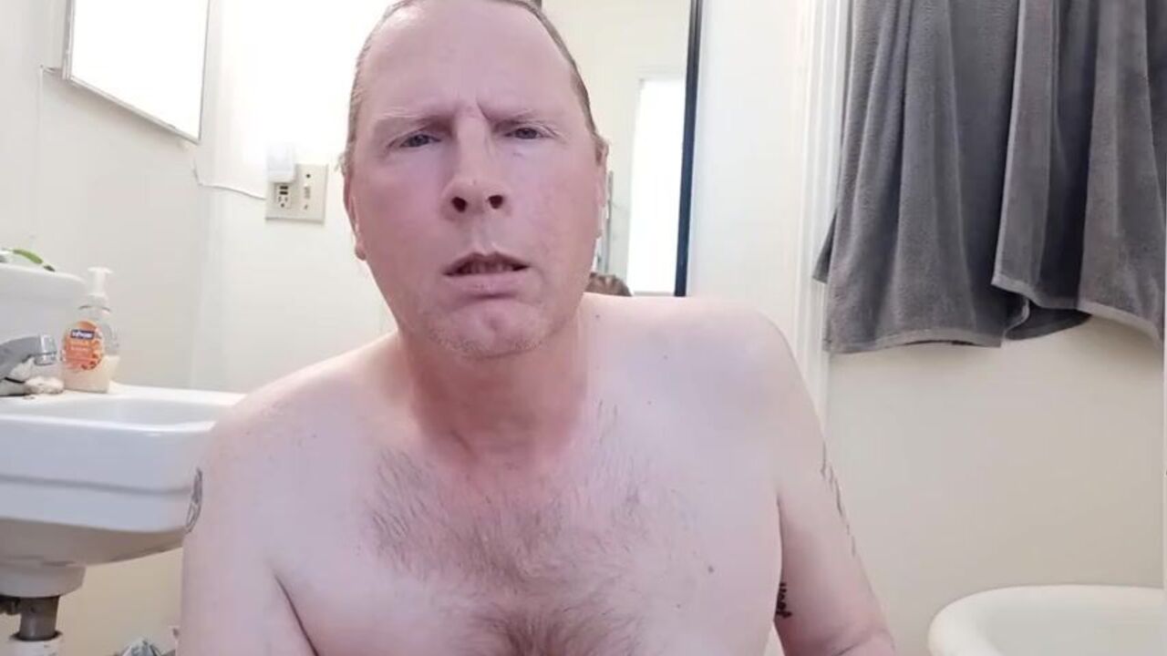 Amateur slut gets messy with a hot load of pain while talking dirty and spreading her scat