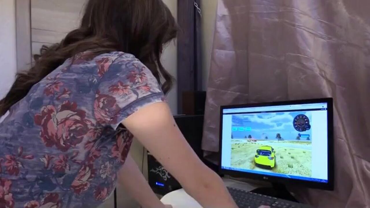 Gamer Girl loves scat & toilet action with her slutty slave