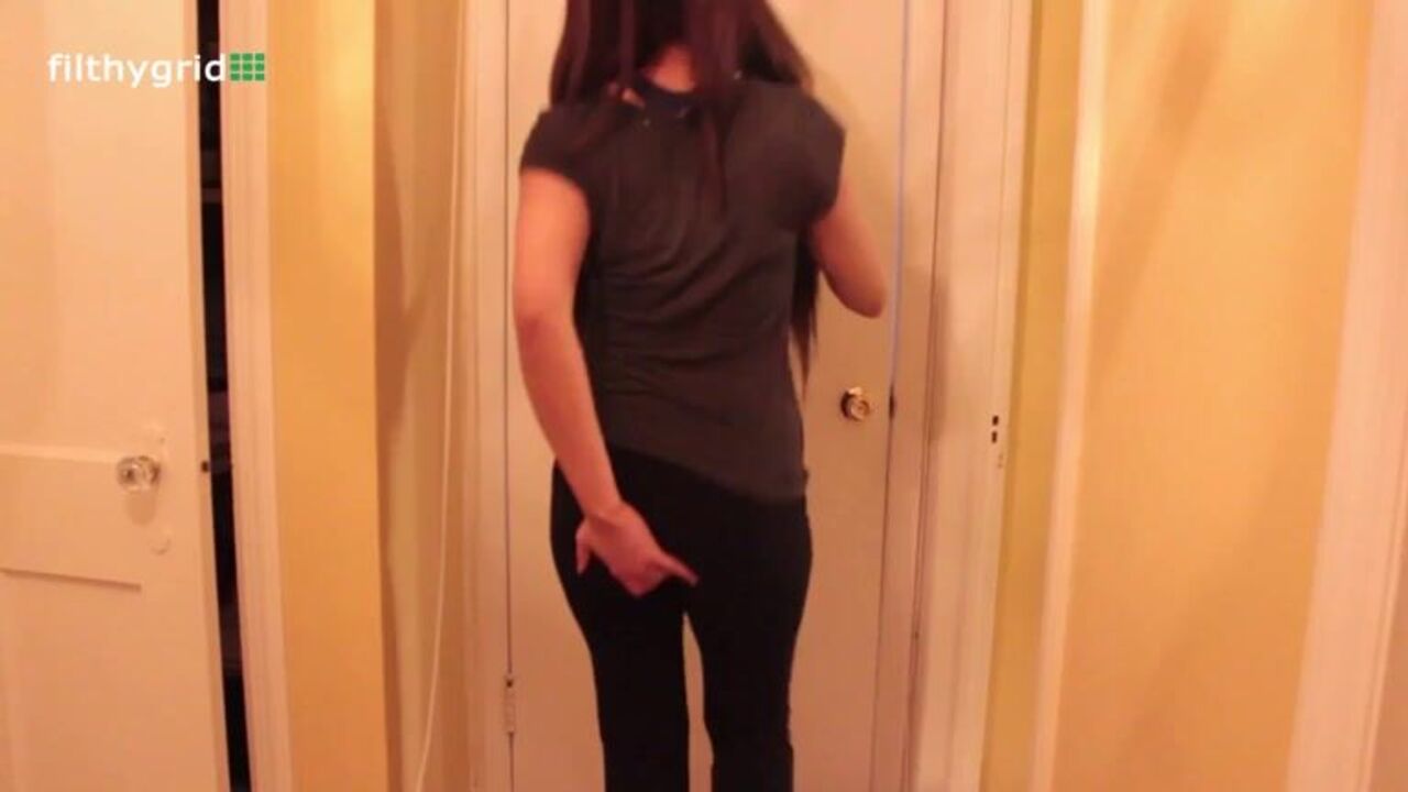 Watch this sexy scat porn video of a sexy girl getting dumped on the floor